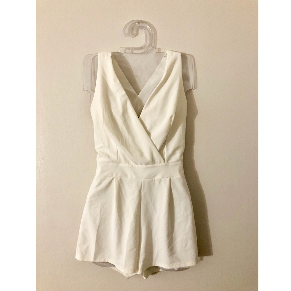 A’gaci white romper 🐇✨